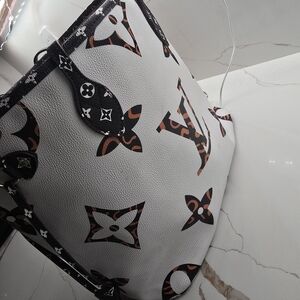 Black and White Designer LIKE Tote Bag Not Neverful But As Style Medium Good LV